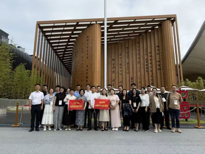 镇平玉雕惊艳亮相2025大阪世博会,非遗技艺与职教成果交映生辉!
