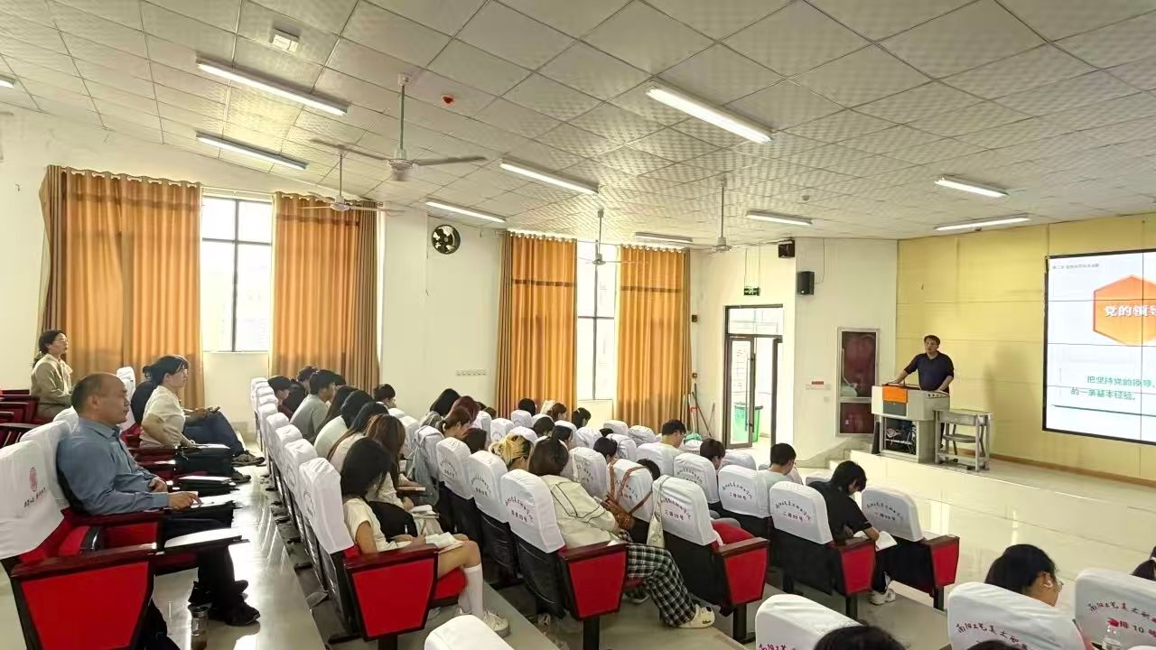 河南省高校思政课调研组莅临我校开展听评课活动