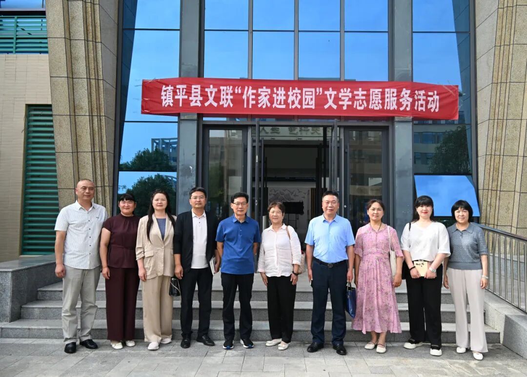 墨香润匠心!镇平县文联赴我校开展文艺志愿服务